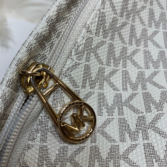 Michael Kors backpack like new - Picture 4 of 9